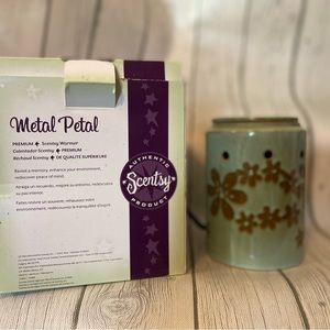 Scentsy Metal Petal Warmer; New in box